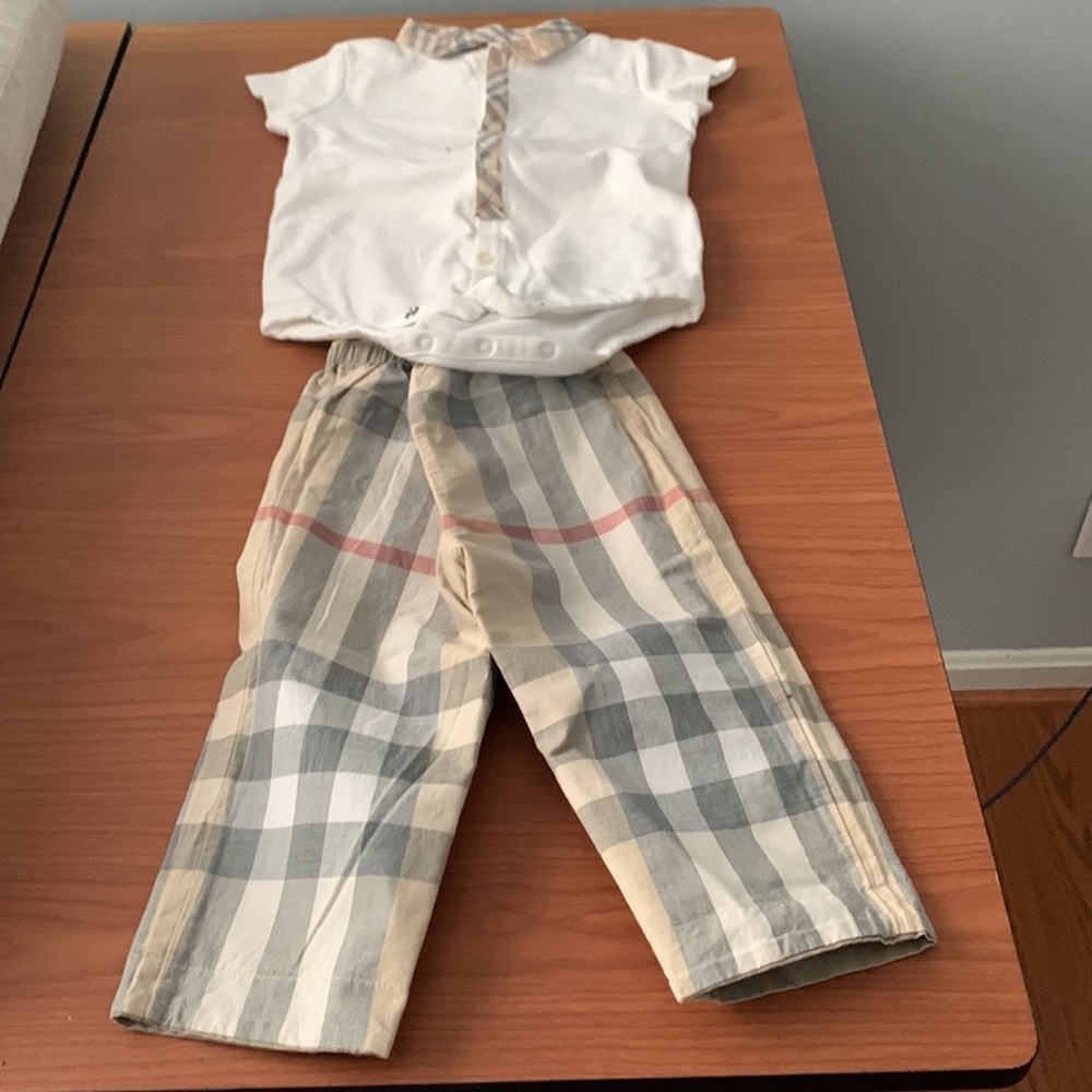Burberry set onesie / pants 9 months